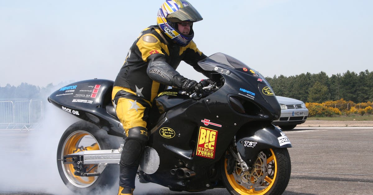 découvrez nos offres d'assurance moto et protégez-vous sur la route avec nos solutions adaptées à vos besoins.