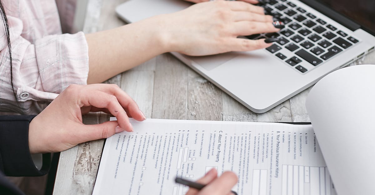 découvrez tout ce qu'il faut savoir sur le contrat d'assurance auto : types de couvertures, conditions générales, conseils pour bien choisir votre assurance et protéger votre véhicule en toute sérénité.