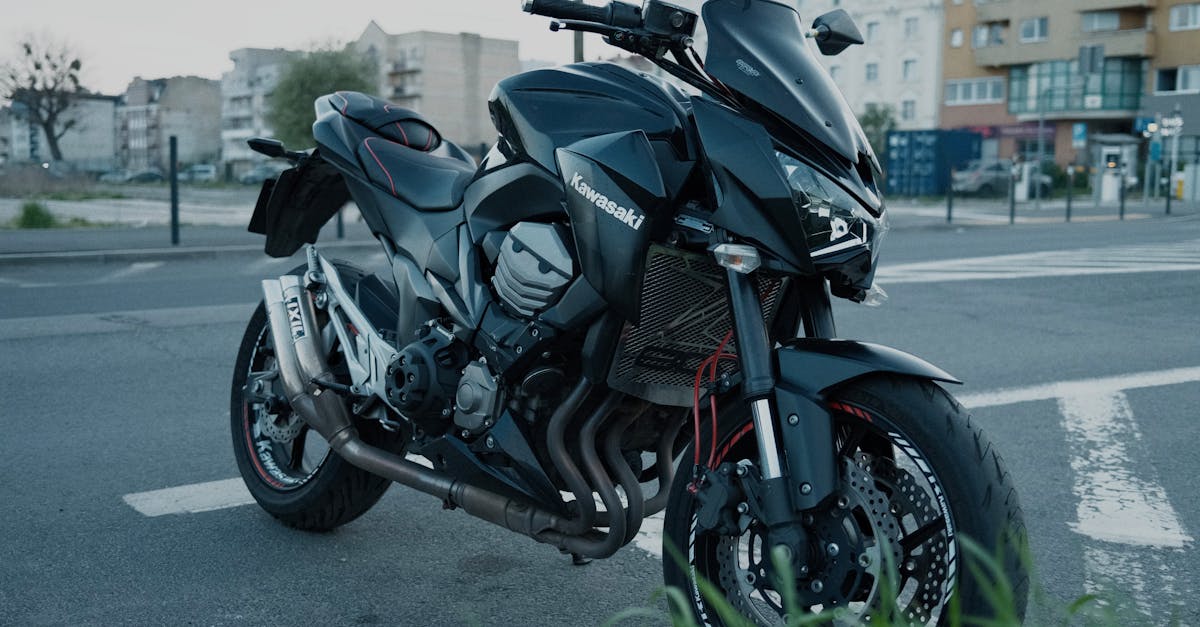 découvrez la kawasaki 50cc, une moto légère et puissante, idéale pour les jeunes pilotes et les aventuriers urbains. profitez de son design stylé, de sa maniabilité exceptionnelle et de performances fiables, tout en vous initiant à l'univers de la conduite. parfaite pour l'apprentissage et les balades en ville!