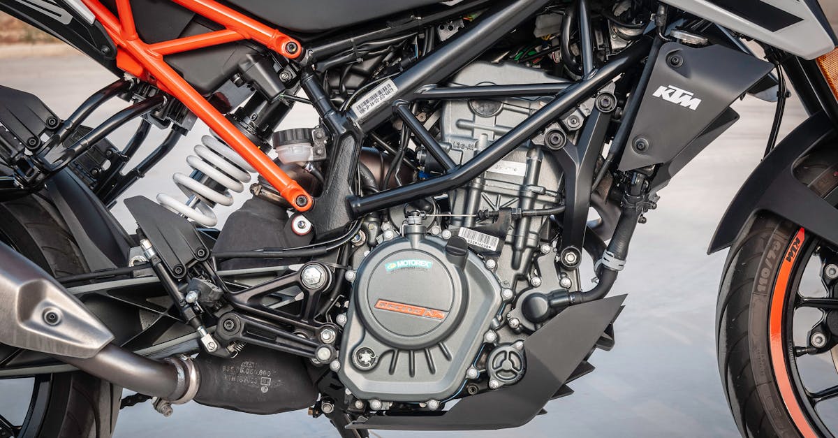 découvrez la ktm smc 690, une moto offrant un puissant mélange de performance et de maniabilité. parfaite pour les amateurs de sensations sur route et hors-route, elle allie technologie avancée et design audacieux. explorez ses caractéristiques et vivez l'adrénaline à chaque virage.