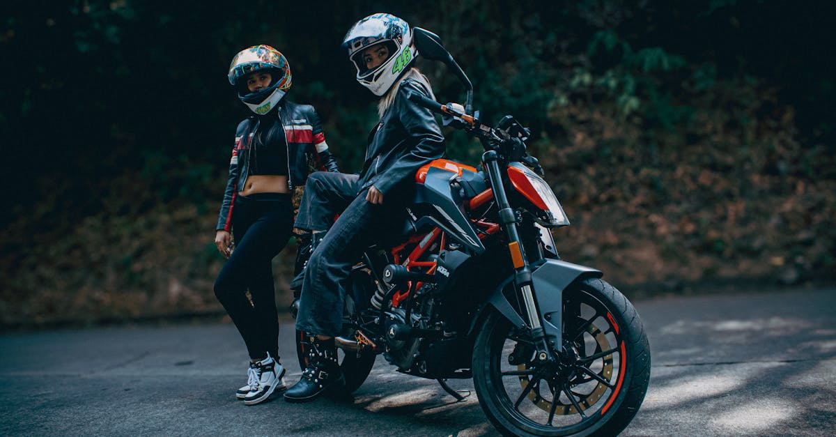découvrez la ktm smc 690, une moto supermotard puissante et agile qui allie performance sur route et praticité hors route. idéale pour les passionnés de sensations fortes, elle offre un moteur dynamique, une maniabilité exceptionnelle et un design moderne, parfaite pour explorer la ville ou défier les chemins. plongez dans l'univers de la ktm smc 690 et vivez des aventures inoubliables !