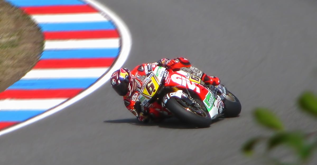 découvrez l'univers captivant de la motogp, le championnat de motocyclisme le plus prestigieux au monde. suivez les dernières courses, les pilotes légendaires et les innovations technologiques qui définissent ce sport excitant. plongez dans l'adrénaline et la passion de la compétition moto !