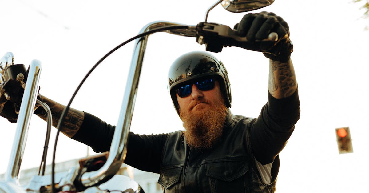 découvrez le coût d'obtention d'un permis de conduire moto en france. informez-vous sur les frais variés associés à la formation, aux examens et autres dépenses incontournables pour devenir motard.