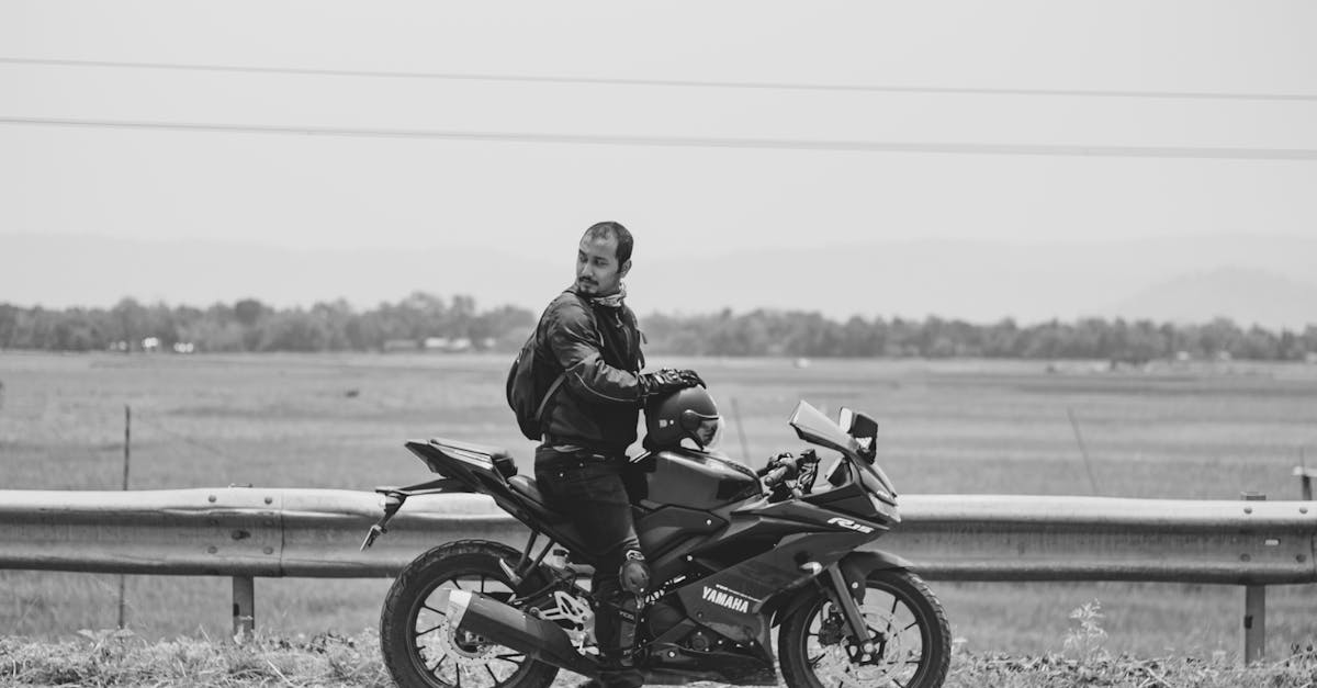 découvrez le yamaha tmax, le scooter sportif et haut de gamme qui allie puissance, confort et technologie. idéal pour la ville comme pour les trajets longs, il offre une expérience de conduite inégalée grâce à son design élégant et ses performances exceptionnelles.