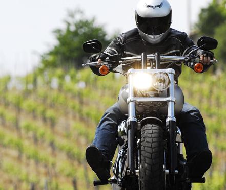 découvrez notre guide sur l'assurance moto pour jeunes, qui vous aide à choisir la meilleure couverture pour votre motard en herbe. bénéficiez de conseils, de comparatifs d'offres et d'informations essentielles pour assurer votre sécurité et celle de votre véhicule.