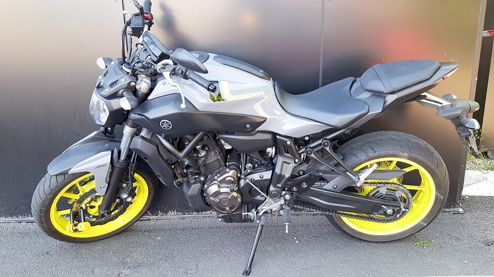 découvrez notre guide complet sur l'assurance moto yamaha, conçu pour vous aider à choisir la couverture idéale pour votre véhicule. comparez les options, les tarifs et les avantages spécifiques à votre modèle yamaha afin de garantir votre sécurité et celle de votre moto.
