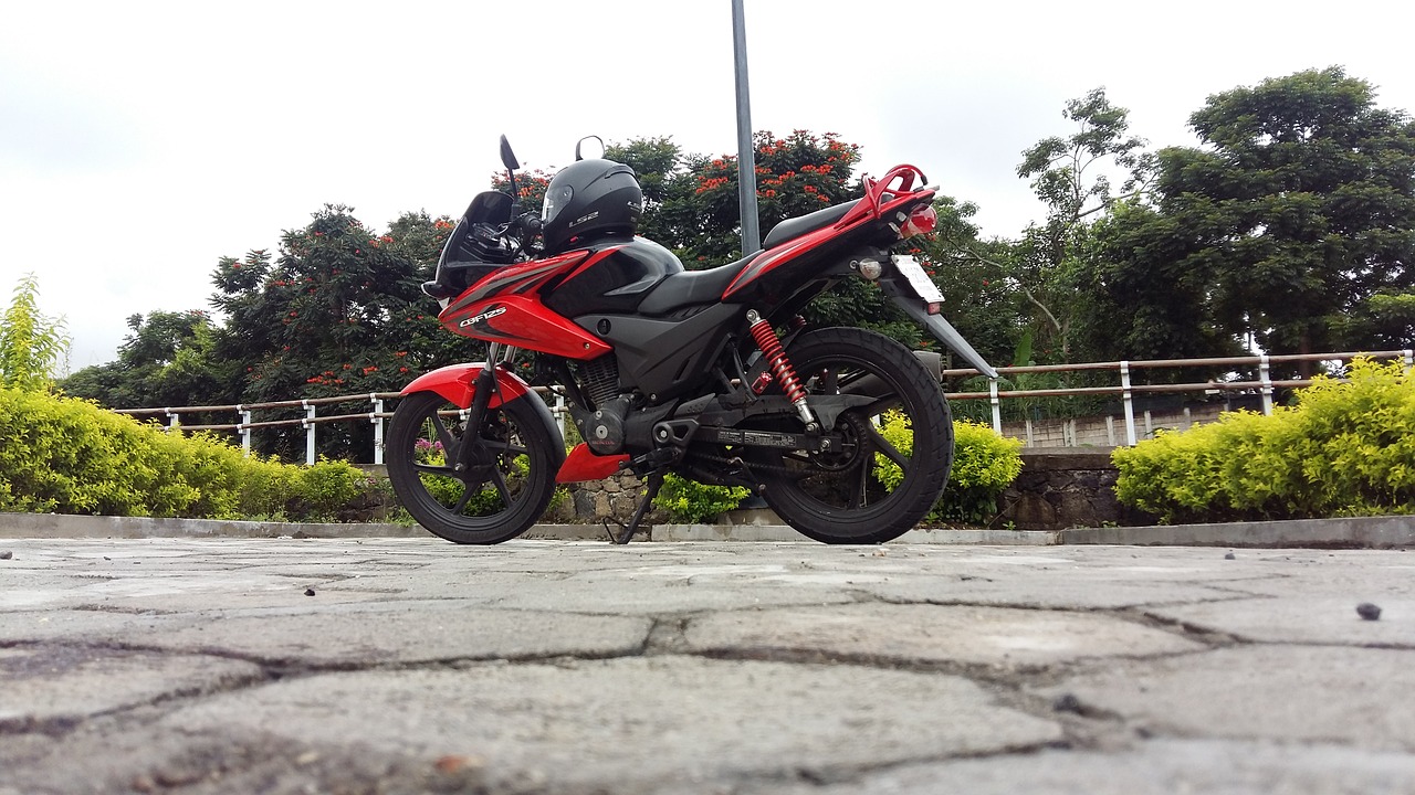 découvrez les prix de l'assurance moto 125 spécialement adaptés pour les jeunes conducteurs. obtenez des conseils pour choisir la meilleure couverture au meilleur prix et roulez en toute sécurité.