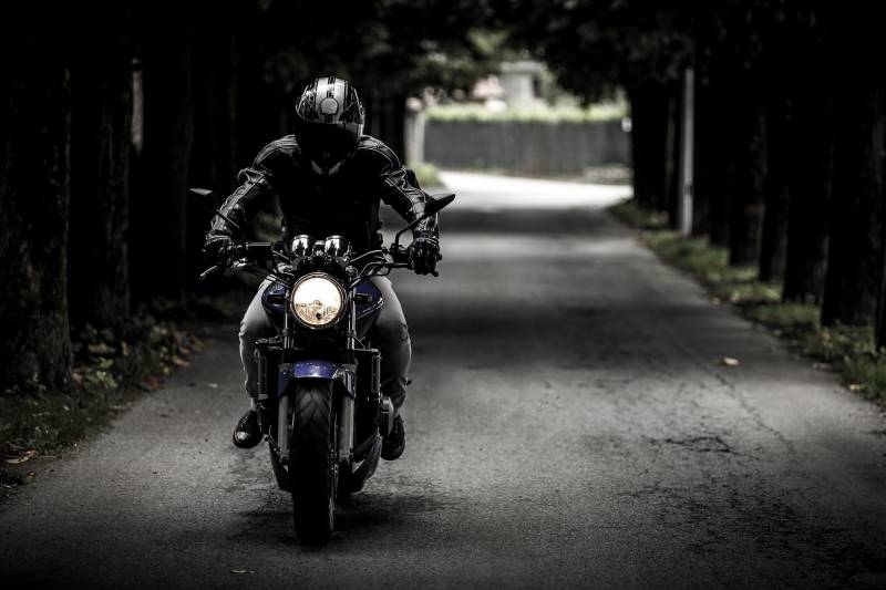 découvrez nos offres d'assurances moto spécialement conçues pour les jeunes conducteurs. profitez de tarifs avantageux et d'une couverture adaptée à vos besoins. roulez en toute sérénité avec une protection sur mesure pour votre moto!