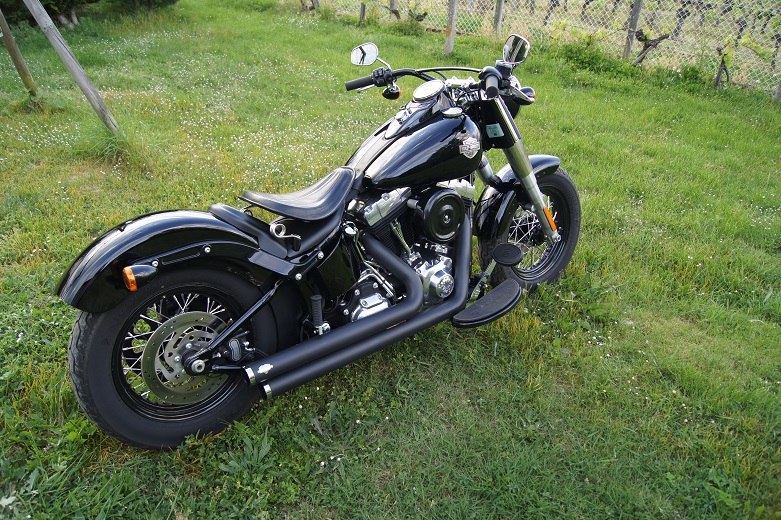 découvrez comment réaliser un collage de vignette d'assurance moto, étape par étape. assurez-vous de respecter les normes et de maintenir votre moto en règle tout en embellissant votre véhicule avec des astuces créatives.