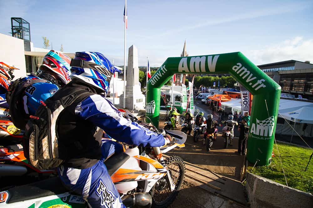 découvrez notre assurance dédiée aux motos cross non immatriculées, offrant une protection adaptée à vos besoins spécifiques. profitez d'une couverture complète, même sans immatriculation, pour rouler en toute sérénité sur les terrains de motocross.